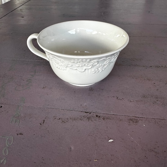 Ralph Lauren Wedgwood China Claire 2 Cups - Picture 1 of 8